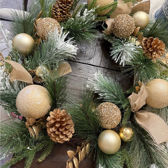 Christmas wreath neutrals burlap 26 inches - Picture 3 of 7